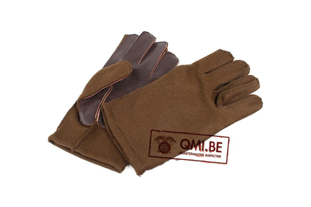 Woolen gloves with leather palm